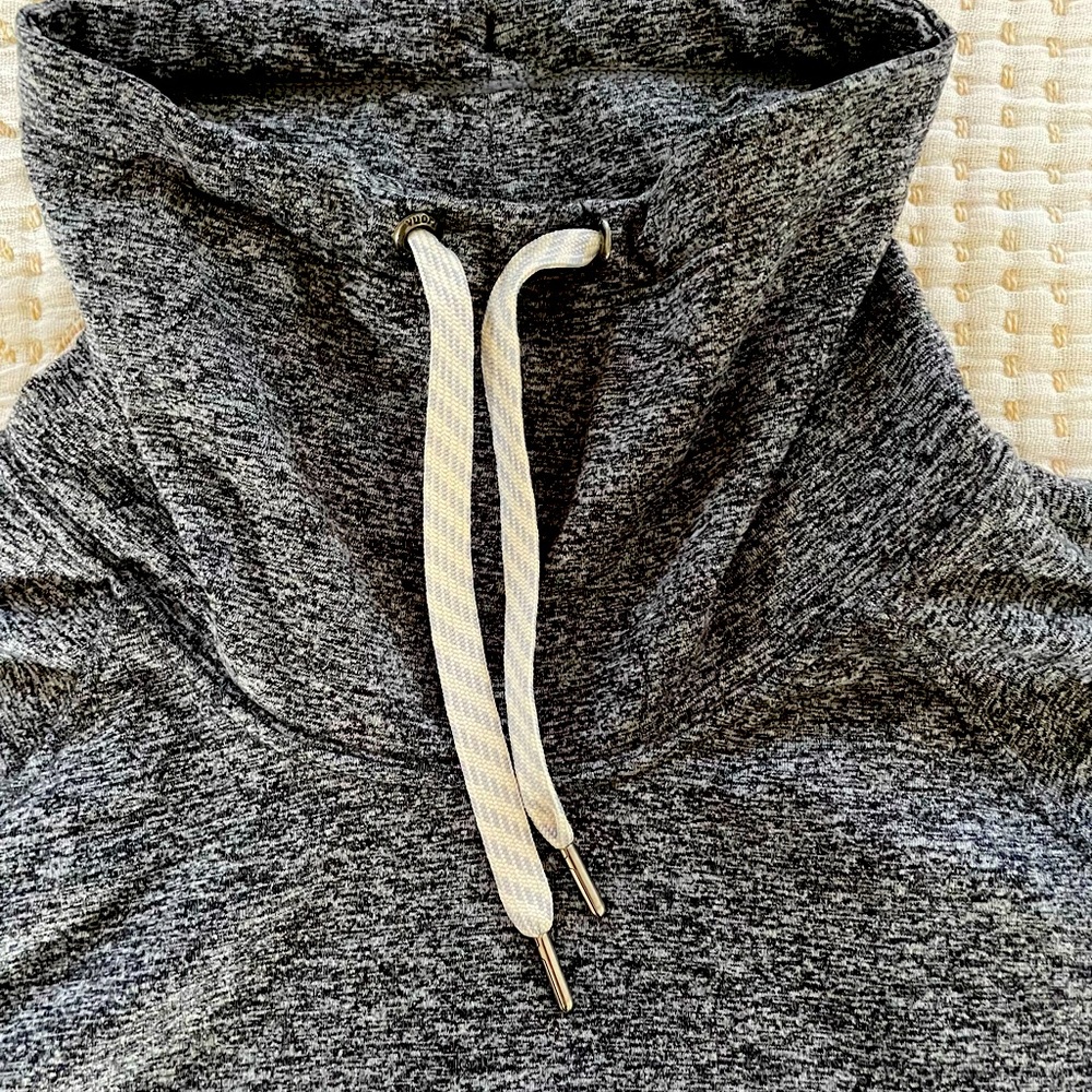 Vouri cowl neck crop. In heather grey, Size XS. Super soft